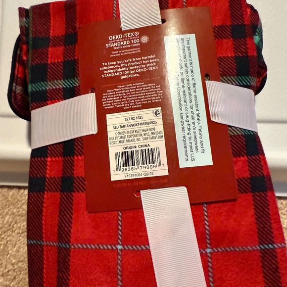 Brand New 2 Piece Plaid Button Up Christmas Pajamas. Size 3T - Picture 2 of 2